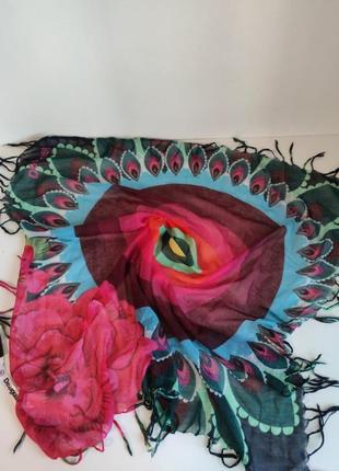 Яркий платок desigual испания