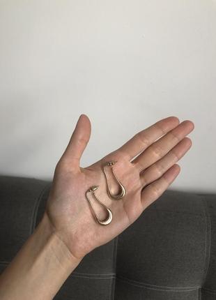 Стильные серьги