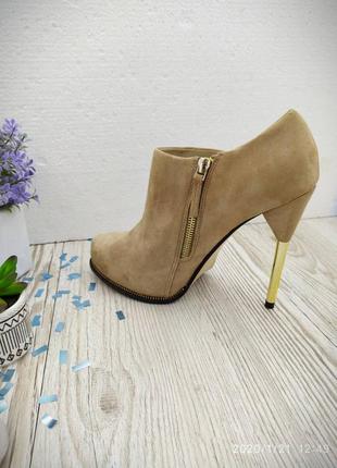 Ботильоны из натуральной замши на оригинальном каблучке