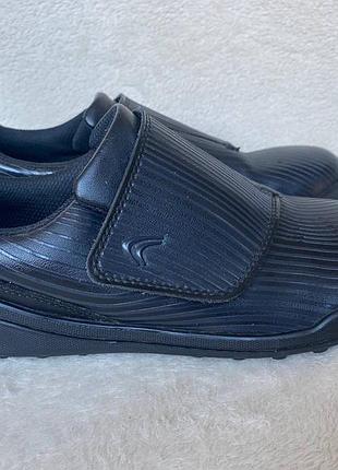 Шкільні шкіряні кросівки clarks