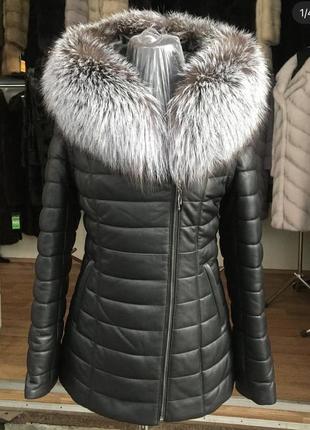 Розкішна шкіряна куртка з хутром чорнобурки