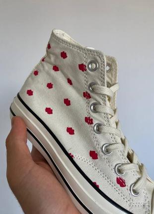 Женские кеды converse chuck 70 embroidered lips  white a01601c7 фото