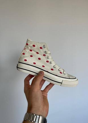 Женские кеды converse chuck 70 embroidered lips  white a01601c2 фото