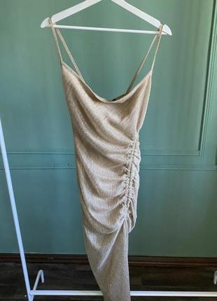 Платье миди plt (золото-беж с разрезом и драпировкой)3 фото