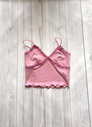 Розовый топ с кружевом