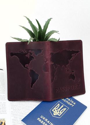 Шкіряна обкладинка на закордонний паспорт "мапа" (бордова)2 фото