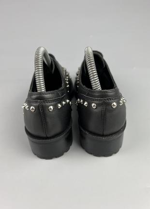 Фирменные кожаные туфли с шипами3 фото