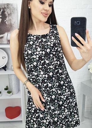 Сукня чорна з квітковим принтом