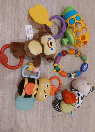 Игрушки для малыша лотом