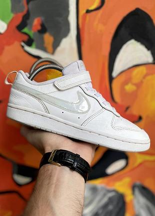 Nike кросовки 35 размер кожание белие оригинал хорошие