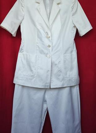 Костюм від escada