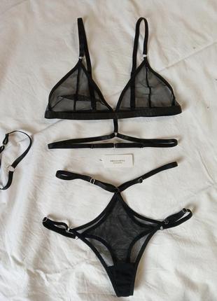 Ефектний комплект бюстгальтер в крупну сітку + трусикм з поясом , в подарунок чокер