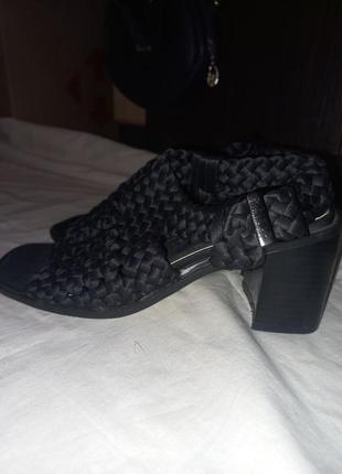 Шикарные туфли босоножки плетенные косичка на каблуке квадратном с квадратным носком босоножки с плетением4 фото