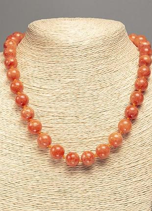 Ожерелье "оранжевый коралл" гладкий шарик d-12мм+-, l-50см+- из камня белый нефрит (синт. красок.)