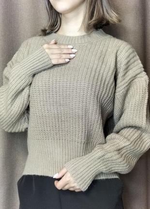 Стильный женский свитер цвета2 фото