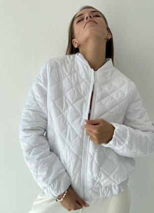 Женская осенняя куртка бомбер белая1 фото