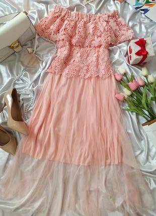 Розовое пудровое фатиновое платье с открытыми плечами с кружевом5 фото