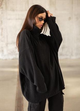 Чорний вільний светр із хомутом2 фото