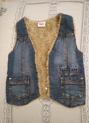 Крутая джинсовая жилетка на меху yigga германия на 152-158 см