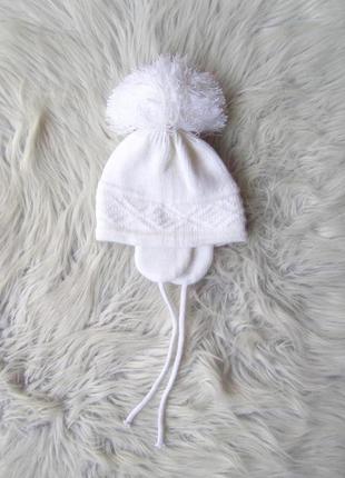 Стильная теплая шапка с бубенцом