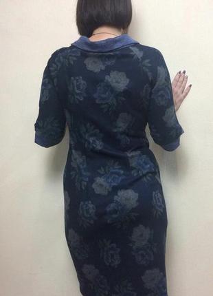 Платье-футляр темно-синее с розами п2444 фото