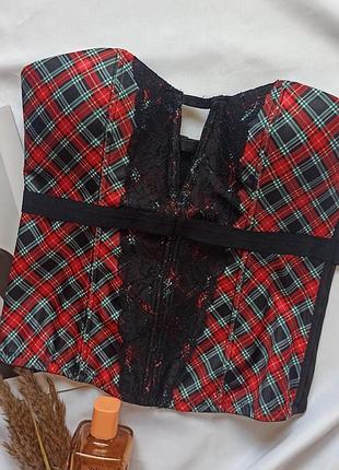 Черный корсет с красным