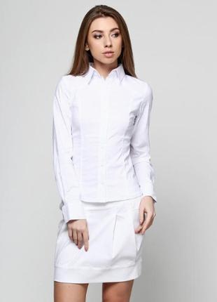 Белая женская рубашка с рельефными швами р737 фото