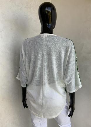 Принтована блуза футбока з тропічним листям3 фото