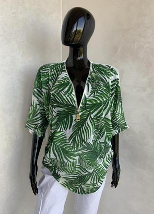 Принтована блуза футбока з тропічним листям1 фото