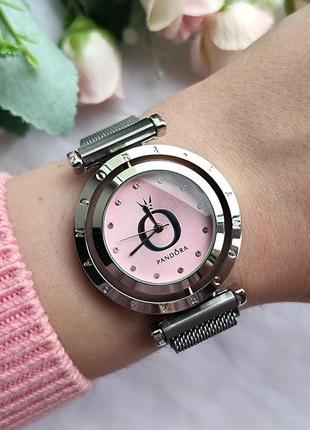 Наручний годинник жіночий в срібному кольорі з рожевим циферблатом