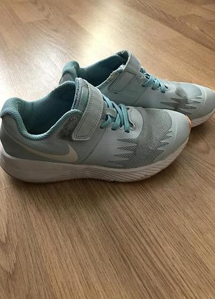 Кросівки на дівчинку