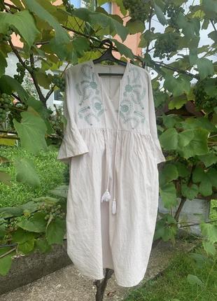 Минималистичная вышиванка на вареном хлопке.