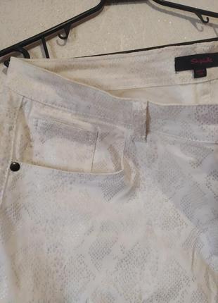 Белые джинсы, принт "рептилия", 18 размер