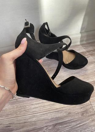 Туфлі stradivarius