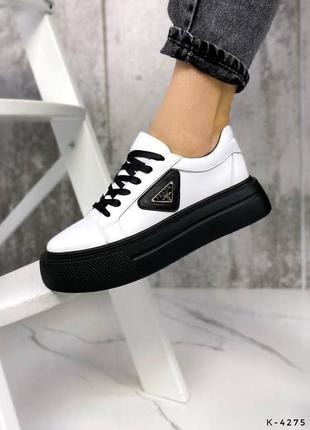 Натуральні шкіряні білі кеди - кросівки на чорній підвищеній підошві1 фото