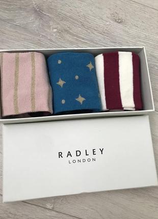 Носки от бренда radley