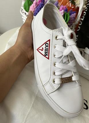 Женские кроссовки guess оригинал.