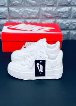 Кроссовки найк nike af 1 женские хит сезона women's sneakers универсальные