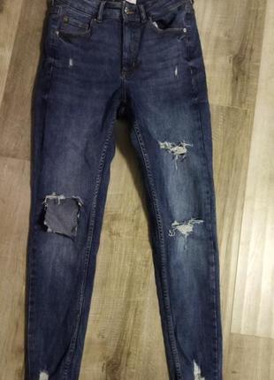 Рваные джинсы