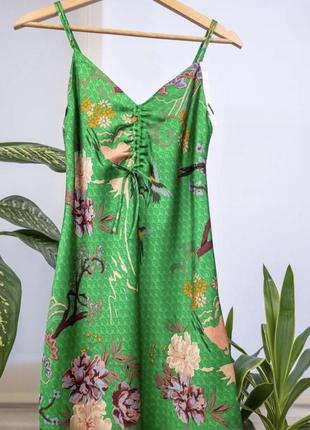 Плаття zara в білизняному стилі з v-подібним вирізом10 фото