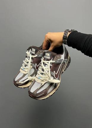 Кросівки nike wmns zoom vomero 5 'earth fossil'