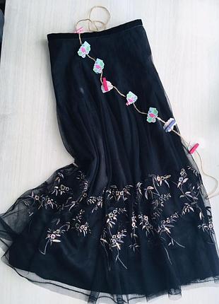 Топовая фатиновая юбка миди с вышивкой2 фото