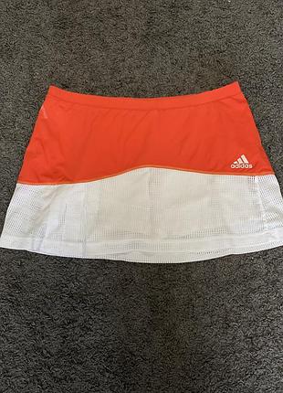 Кораллово-белая юбка с потайными шортами adidas