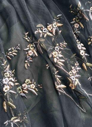 Топовая фатиновая юбка миди с вышивкой5 фото