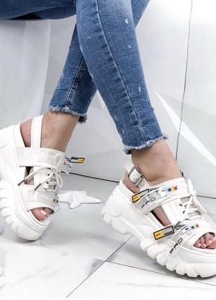 Жіночі спортивні босоніжки на високій платформі