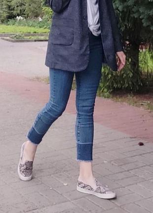 Укорочені джинси брюки штани