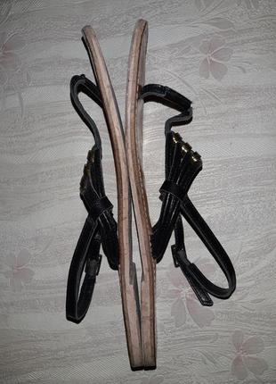 Чёрные кожаные босоножки вьетнамки на низком ходу7 фото