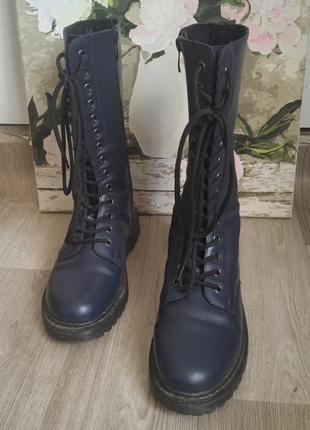 Высокие ботинки в стиле dr.martens.