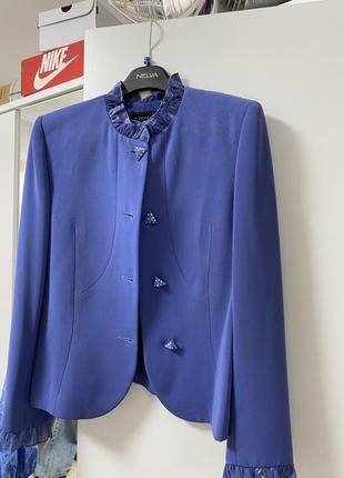 Жіночий костюм