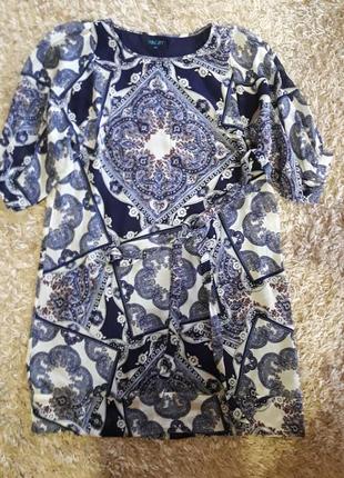 Красиве плаття в крутий принт з пояском